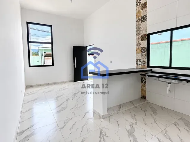 Casa 2 quartos e 2 banheiros, à venda, no bairro Golfinhos em Caraguatatuba