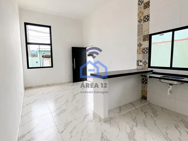 Casa 2 quartos e 2 banheiros, à venda, no bairro Golfinhos em Caraguatatuba