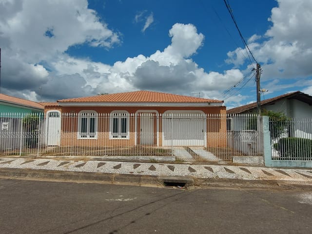 Casa com 438m² 3 quartos e 2 banheiros, à venda, no bairro Estrela em Ponta Grossa
