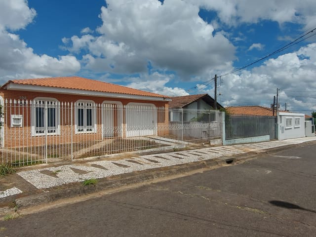Casa com 438m² 3 quartos e 2 banheiros, à venda, no bairro Estrela em Ponta Grossa