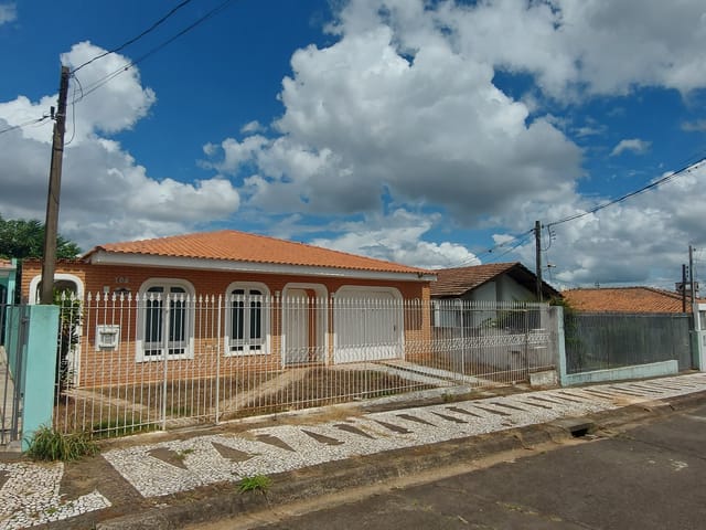 Casa com 438m² 3 quartos e 2 banheiros, à venda, no bairro Estrela em Ponta Grossa