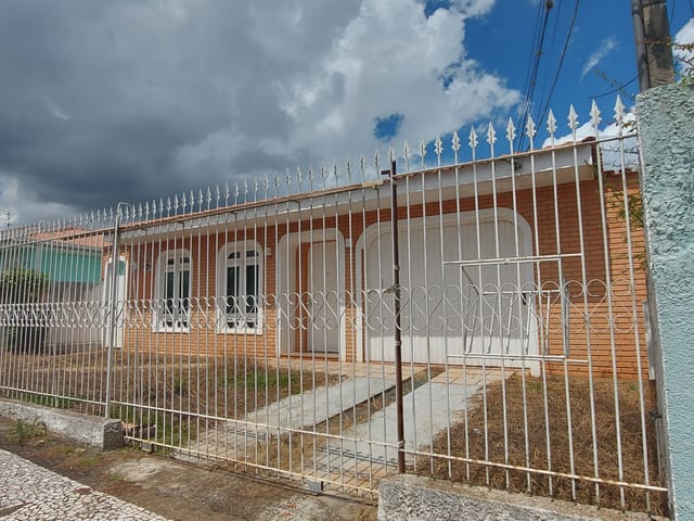 Casa com 438m² 3 quartos e 2 banheiros, à venda, no bairro Estrela em Ponta Grossa