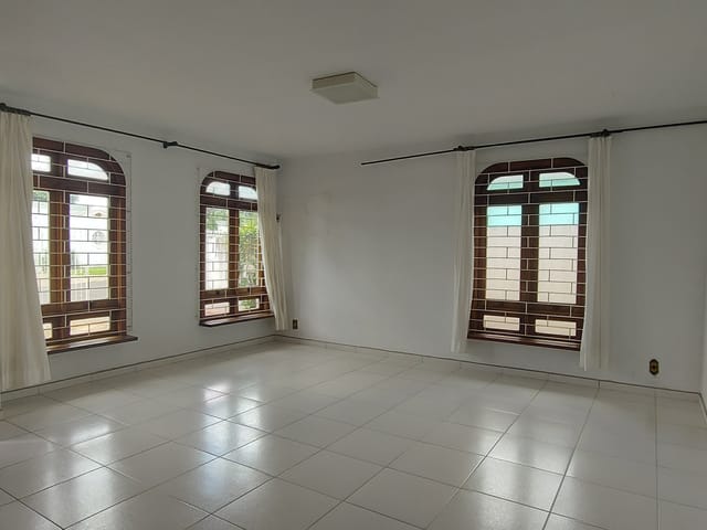 Casa com 438m² 3 quartos e 2 banheiros, à venda, no bairro Estrela em Ponta Grossa