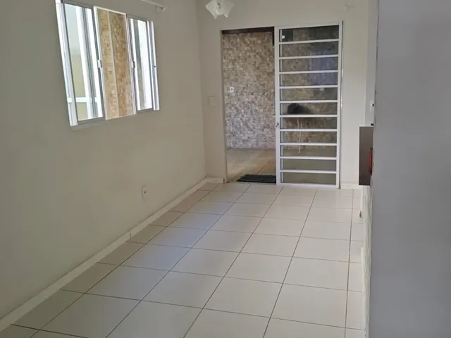 Casa 2 quartos e 1 banheiro, para alugar, no bairro Cidade Satélite Íris em Campinas
