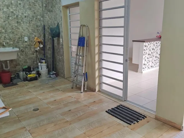 Casa 2 quartos e 1 banheiro, para alugar, no bairro Cidade Satélite Íris em Campinas