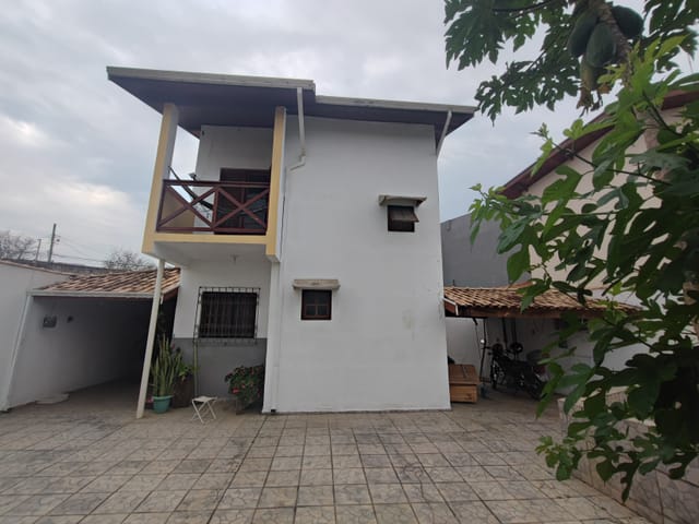 Sobrado com 250m² 3 quartos e 2 banheiros, à venda, no bairro Parque das Nações em Pindamonhangaba