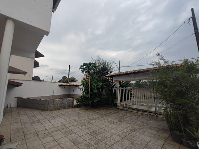 Sobrado com 250m² 3 quartos e 2 banheiros, à venda, no bairro Parque das Nações em Pindamonhangaba