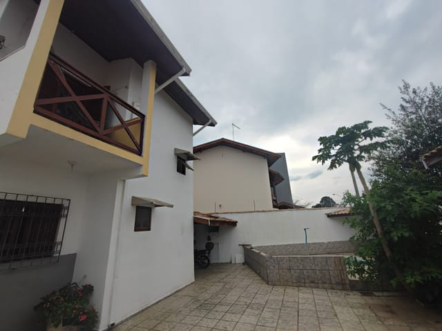 Sobrado com 250m² 3 quartos e 2 banheiros, à venda, no bairro Parque das Nações em Pindamonhangaba