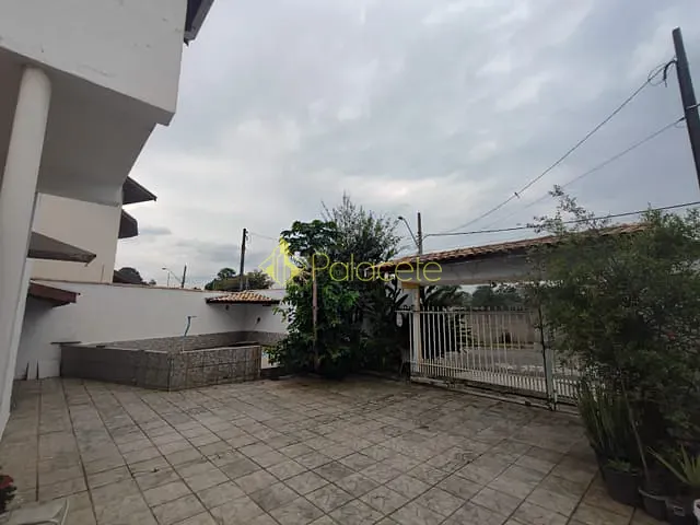 Sobrado com 250m² 3 quartos e 2 banheiros, à venda, no bairro Parque das Nações em Pindamonhangaba