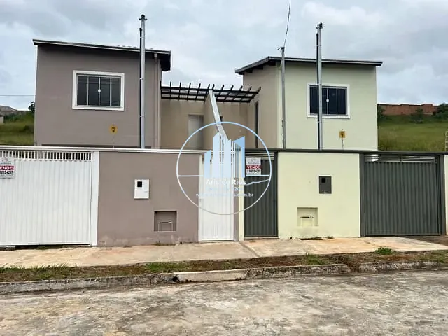 Casa com 150m² 3 quartos e 2 banheiros, à venda, no bairro Santo Expedito II em Pouso Alegre