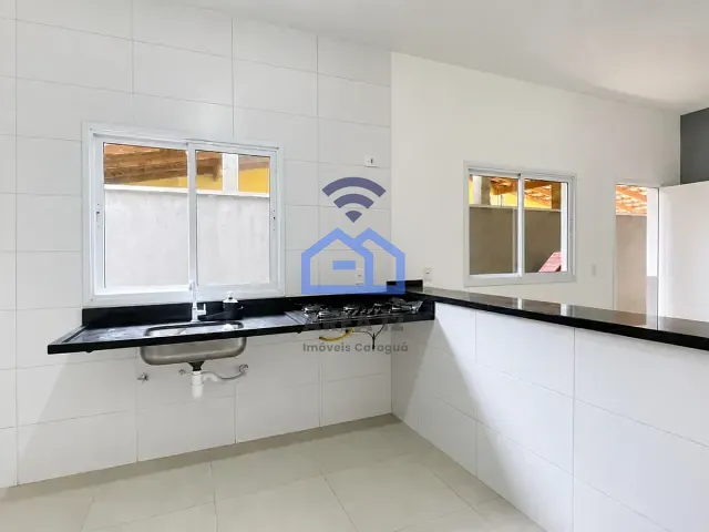 Casa 2 quartos e 1 banheiro, à venda, no bairro Golfinho em Caraguatatuba