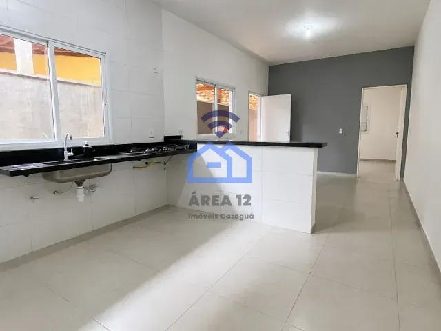 Casa 2 quartos e 1 banheiro, à venda, no bairro Golfinho em Caraguatatuba