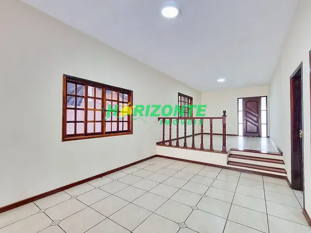 Casa com 296m² 4 quartos e 4 banheiros, para alugar, no bairro Urbanova em São José dos Campos