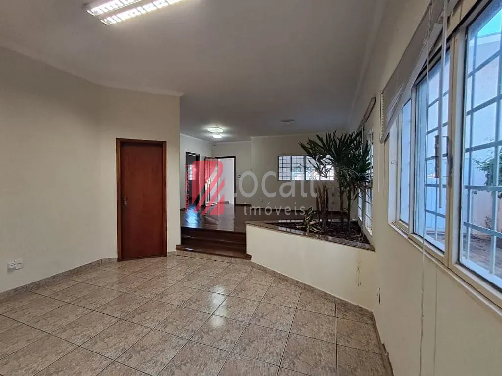 Casa com 3 quartos para aluguel, 300m² — foto 2 de 20