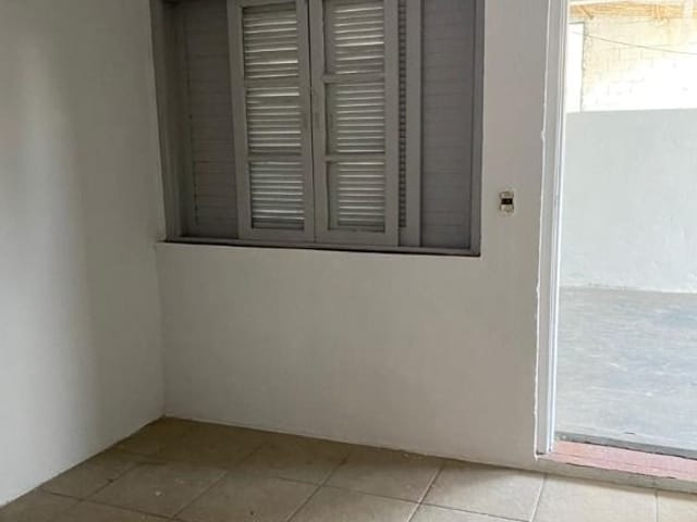 Casa com 60m² 2 quartos e 1 banheiro, para alugar, no bairro Jardim Cláudio em Cotia