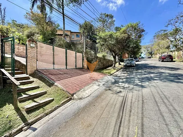 Casa 3 quartos e 5 banheiros, à venda, no bairro Palos Verdes em Carapicuíba
