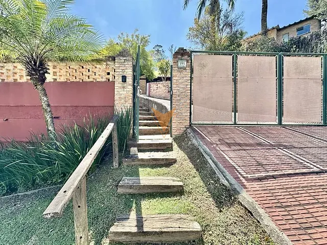 Casa 3 quartos e 5 banheiros, à venda, no bairro Palos Verdes em Carapicuíba