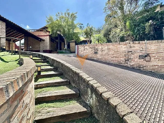 Casa 3 quartos e 5 banheiros, à venda, no bairro Palos Verdes em Carapicuíba