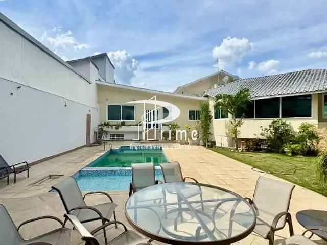 Casa com 990m² 5 quartos e 5 banheiros, à venda ou para alugar, no bairro Itaipu em Niterói