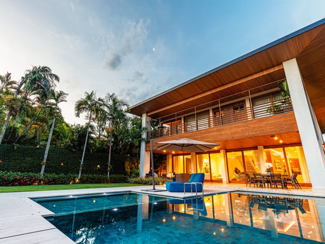 Casa com 1250m² 5 quartos e 8 banheiros, à venda, no bairro Barra da Tijuca em Rio de Janeiro