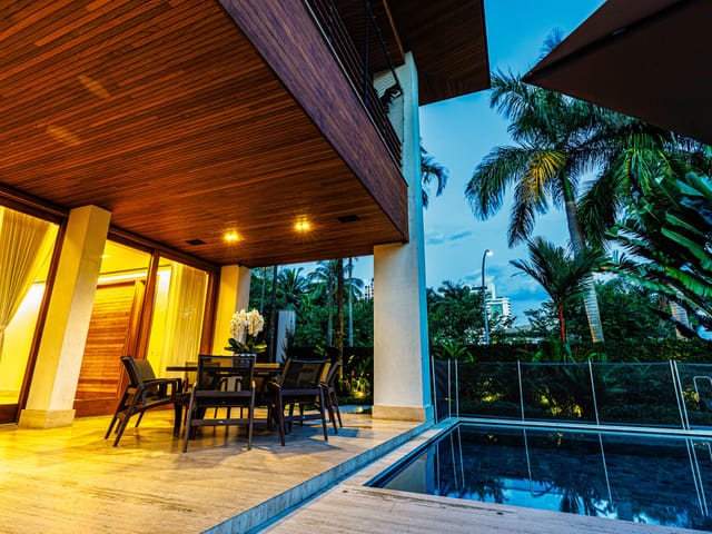 Casa com 1250m² 5 quartos e 8 banheiros, à venda, no bairro Barra da Tijuca em Rio de Janeiro