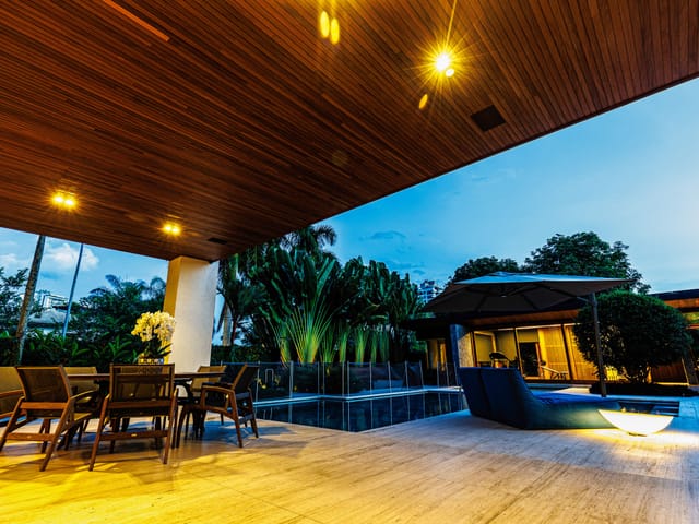 Casa com 1250m² 5 quartos e 8 banheiros, à venda, no bairro Barra da Tijuca em Rio de Janeiro