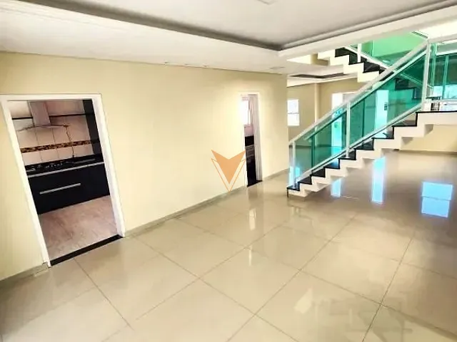 Casa 3 quartos e 4 banheiros, à venda, no bairro Chácara Roselândia em Cotia