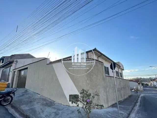 Casa com 200m², à venda, no bairro Recanto dos Fernandes II em Pouso Alegre