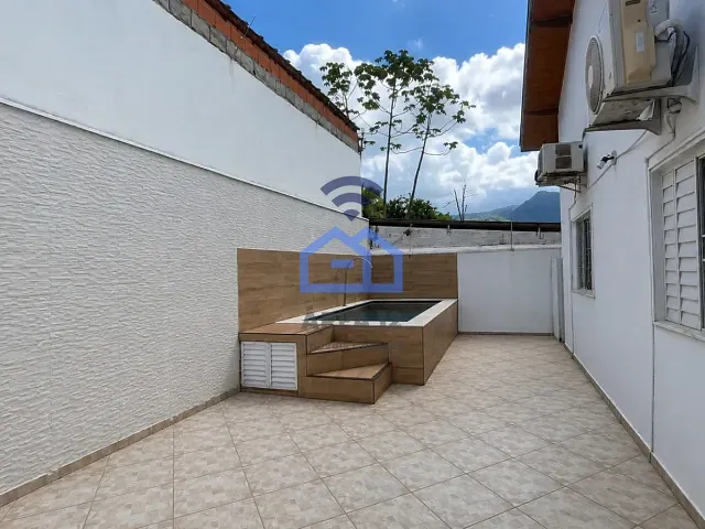 Casa 3 quartos e 2 banheiros, à venda, no bairro Massaguaçu em Caraguatatuba