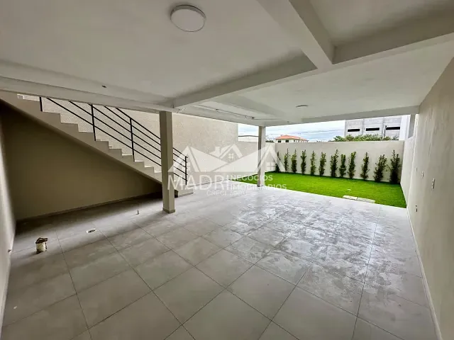 Casa 2 quartos e 3 banheiros, à venda, no bairro Areias em São José