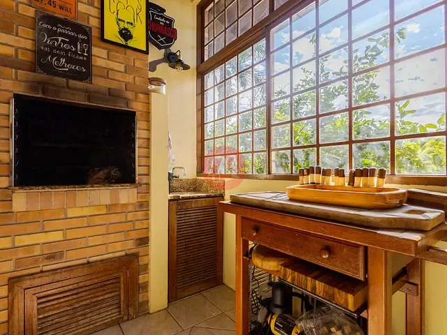 Casa 3 quartos e 3 banheiros, à venda, no bairro Jardim Sabará em Porto Alegre