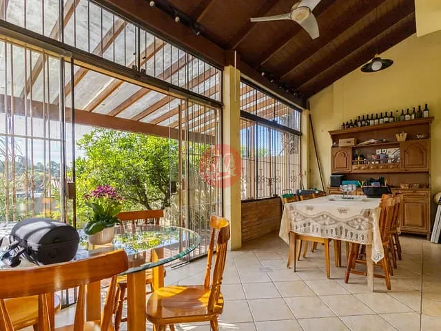 Casa 3 quartos e 3 banheiros, à venda, no bairro Jardim Sabará em Porto Alegre