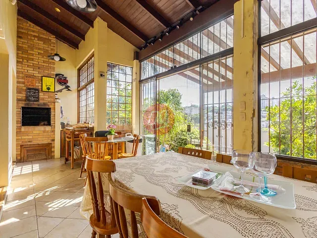 Casa 3 quartos e 3 banheiros, à venda, no bairro Jardim Sabará em Porto Alegre