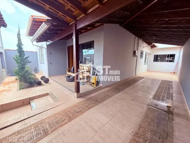 Casa com 200m² 4 quartos e 3 banheiros, à venda, no bairro Jardim Ipe em Andradas