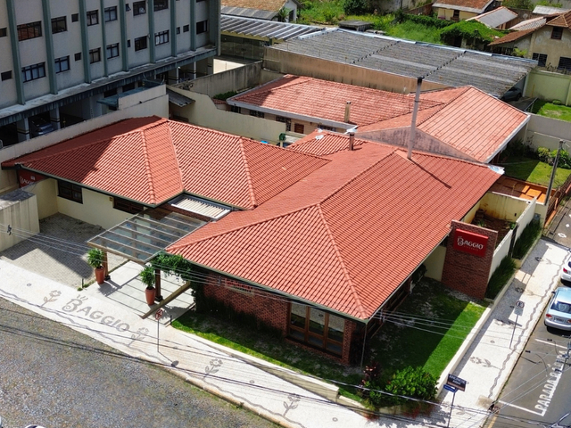 Casa com 616m², à venda, no bairro Centro em Ponta Grossa