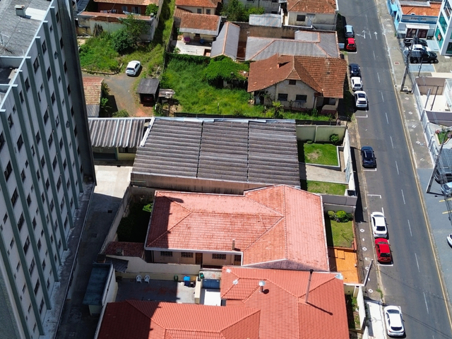 Casa com 616m², à venda, no bairro Centro em Ponta Grossa