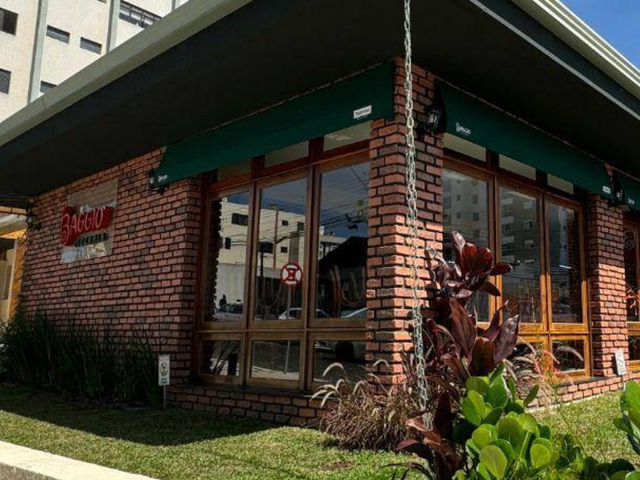 Casa com 616m², à venda, no bairro Centro em Ponta Grossa