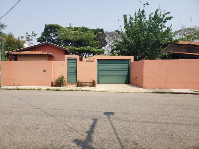 Casa 2 quartos e 3 banheiros, à venda, no bairro Jardim Vila Rica em Águas da Prata