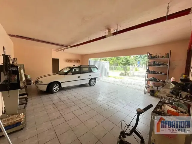 Casa com 550m² 4 quartos e 2 banheiros, à venda, no bairro Rebouças em Curitiba