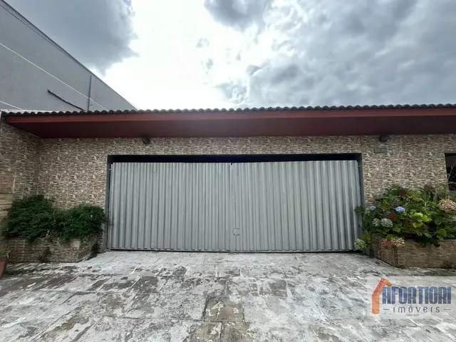 Casa com 550m² 4 quartos e 2 banheiros, à venda, no bairro Rebouças em Curitiba
