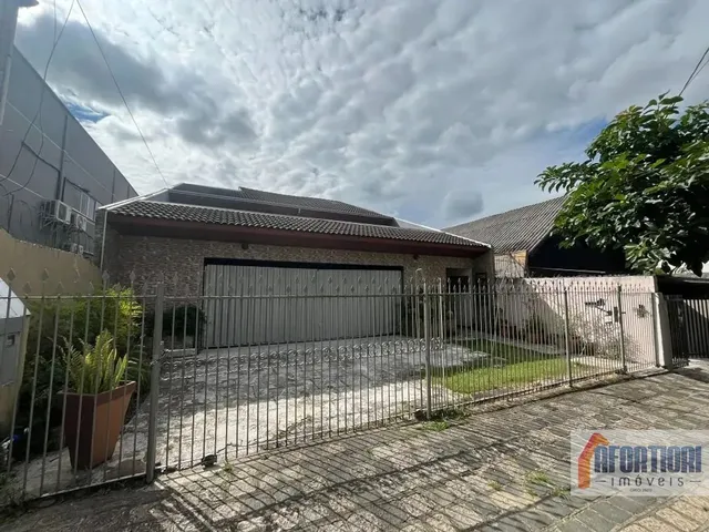 Casa com 550m² 4 quartos e 2 banheiros, à venda, no bairro Rebouças em Curitiba