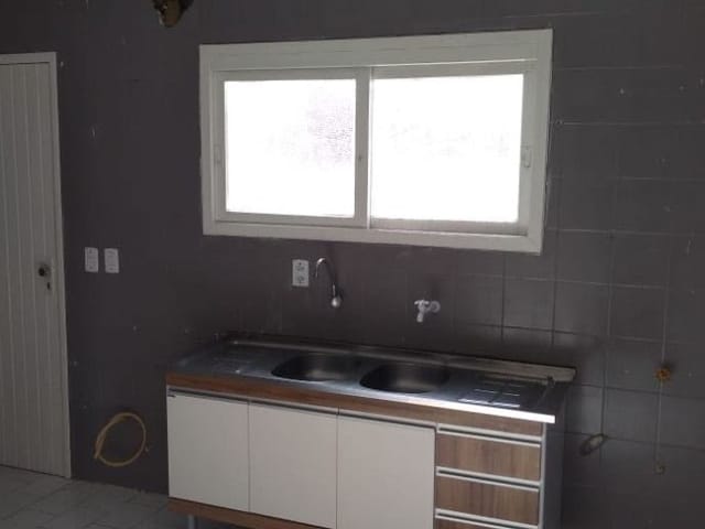 Casa com 350m² 3 quartos e 2 banheiros, à venda, no bairro Centro em Pelotas