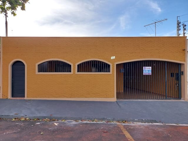 Foto do Casa - Casa com 3 dormitórios para alugar por R$ 1.500,00 - Mercês - Uberaba/MG | ZUCATO IMOBILIARIA LTDA