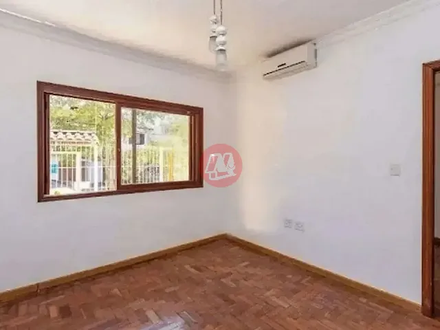Casa com 356m² 5 quartos e 3 banheiros, para alugar, no bairro Passo da Areia em Porto Alegre