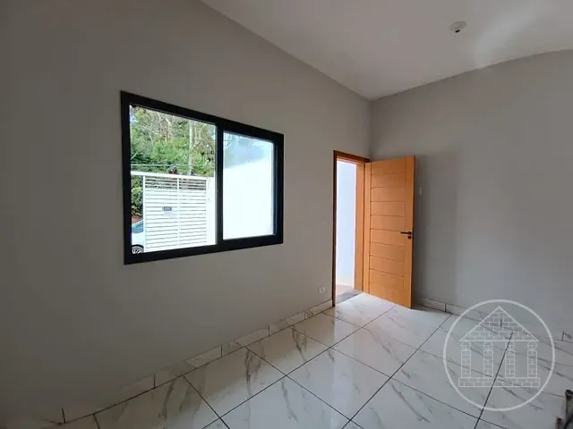 Casa com 66m² 2 quartos e 1 banheiro, à venda, no bairro Itororó em Embu-Guaçu