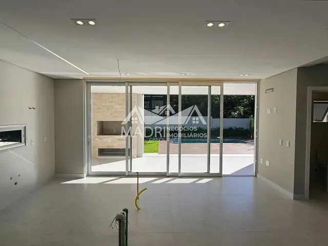 Casa com 255m² 3 quartos e 3 banheiros, à venda, no bairro Pedra Branca em Palhoça