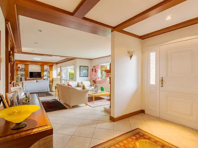 Casa 4 quartos e 5 banheiros, à venda, no bairro Laje de Pedra em Canela