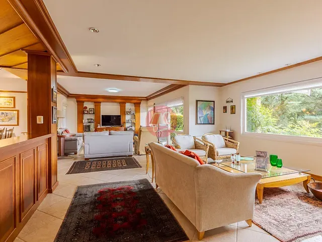 Casa 4 quartos e 5 banheiros, à venda, no bairro Laje de Pedra em Canela