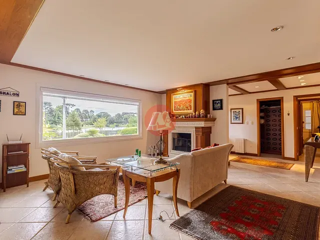 Casa 4 quartos e 5 banheiros, à venda, no bairro Laje de Pedra em Canela