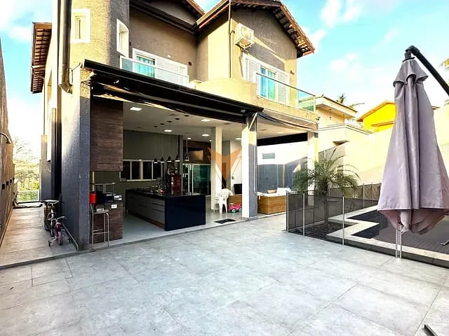 Casa 3 quartos e 5 banheiros, à venda, no bairro Tarumã em Santana de Parnaíba